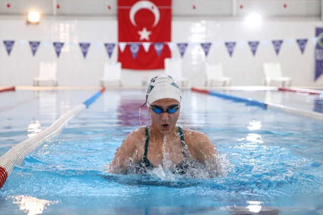 Paralimpik Yüzücü Melda Kolayca 2028 Los Angeles Olimpiyatları İçin Hazırlanıyor