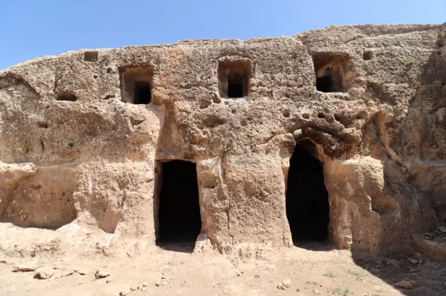 Şanlıurfa'nın Tarihi Kaya Kilisesi Gün Işığına Çıkıyor