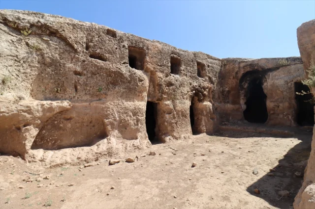 Şanlıurfa'nın Tarihi Kaya Kilisesi Gün Işığına Çıkıyor