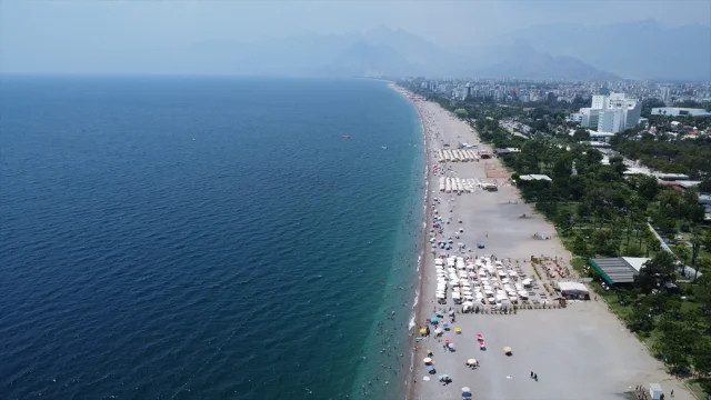 Antalya Sıcak Hava Dalgasıyla Mücadele Ediyor