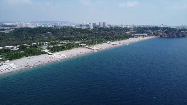 Antalya Sıcak Hava Dalgasıyla Mücadele Ediyor