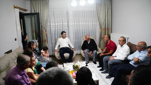Bakan Kurum Malatya'da Yeni Evlerine Kavuşan Depremzedeleri Ziyaret Etti