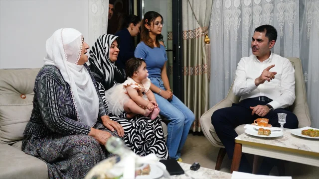 Bakan Kurum Malatya'da Yeni Evlerine Kavuşan Depremzedeleri Ziyaret Etti