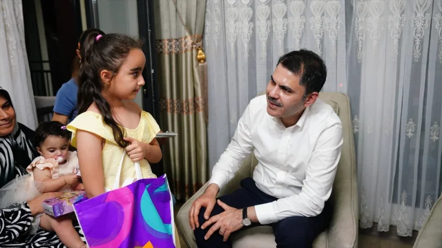 Bakan Kurum Malatya'da Yeni Evlerine Kavuşan Depremzedeleri Ziyaret Etti