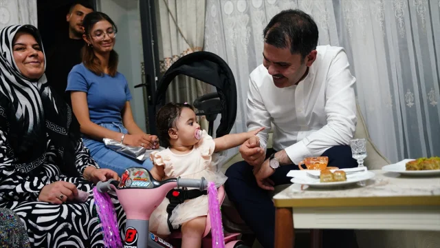Bakan Kurum Malatya'da Yeni Evlerine Kavuşan Depremzedeleri Ziyaret Etti