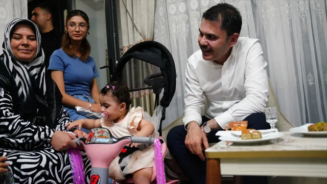 Bakan Kurum Malatya'da Yeni Evlerine Kavuşan Depremzedeleri Ziyaret Etti