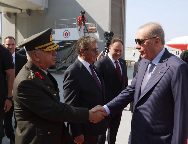 Cumhurbaşkanı Erdoğan'ın KKTC Ziyaretine F-16 Karşılama Uçuşu