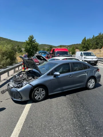 Balıkesir'de Zincirleme Kaza 4 Kişiyi Yaraladı