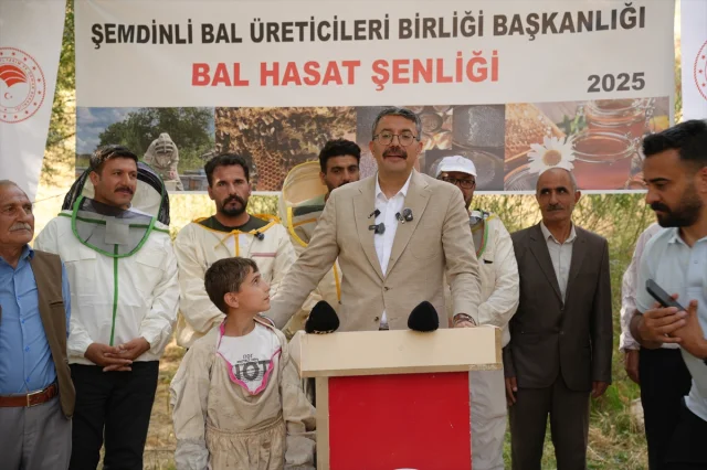 Hakkari'de Bal Hasat Şenliği Geleneksel Bir Festivale Dönüştü