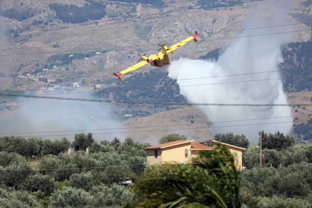 Sicilya'da Kontrol Altına Alınamayan Yangın Tehlikesi