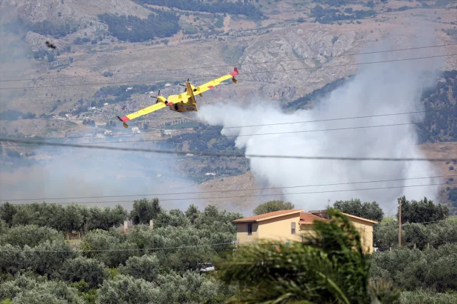 Sicilya'da Kontrol Altına Alınamayan Yangın Tehlikesi