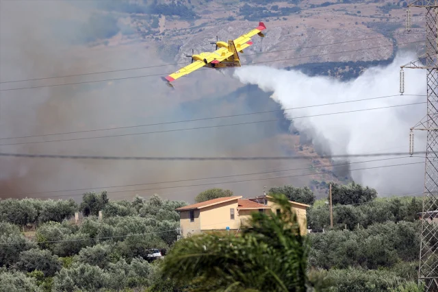 Sicilya'da Kontrol Altına Alınamayan Yangın Tehlikesi