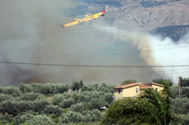 Sicilya'da Kontrol Altına Alınamayan Yangın Tehlikesi