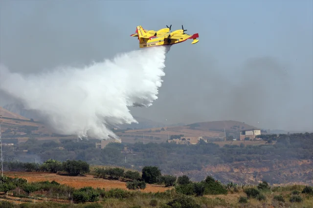 Sicilya'da Kontrol Altına Alınamayan Yangın Tehlikesi