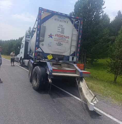 Ardahan'daki Trafik Kazasında 5 Kişi Yaralandı