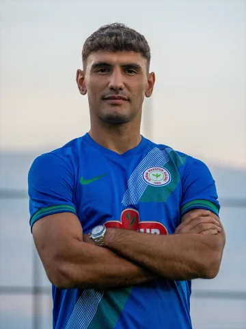 Çaykur Rizespor'un Yeni Orta Saha Transferi Qazim Laçi Rize'de