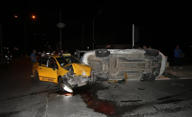 Çanakkale'de Korkunç Trafik Kazası: 8 Yaralı Var