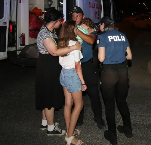 Çanakkale'de Korkunç Trafik Kazası: 8 Yaralı Var
