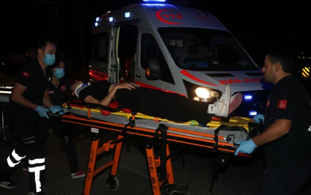 Çanakkale'de Korkunç Trafik Kazası: 8 Yaralı Var