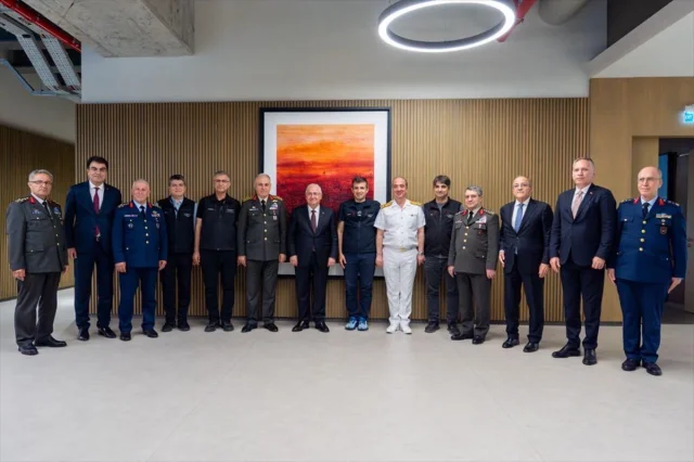 Milli Savunma Bakanı Güler'den Önemli Ziyaret: Özdemir Bayraktar Milli Teknoloji Merkezi'nde Yenilik...