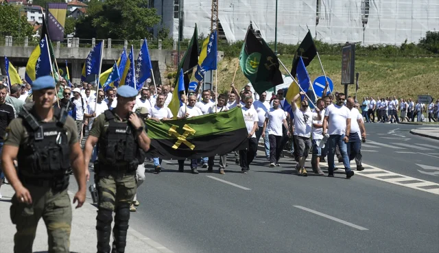 Bosna Hersek'te Madenciler Temel Haklar İçin Saraybosna Sokaklarında