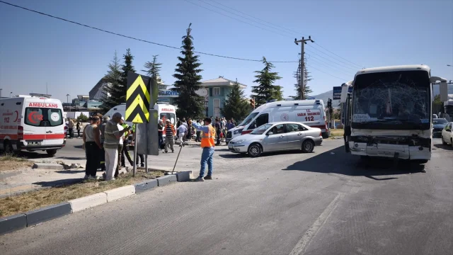 Kütahya'da Ağır Trafik Kazası 35 Kişiyi Yaraladı
