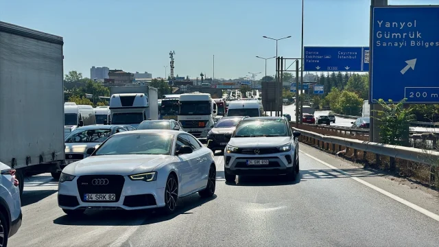 Kocaeli D-100 Karayolunda Zincirleme Kaza Trafiği Felç Etti