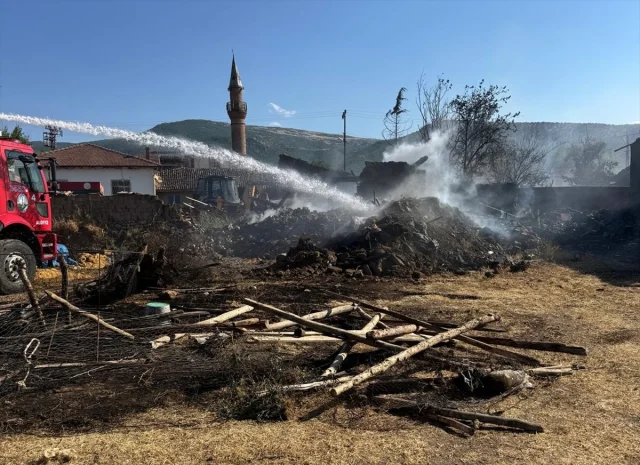Tokat Çayköy'de Yangın Felaketi Ev ve Ahırları Kullanılamaz Hale Getirdi