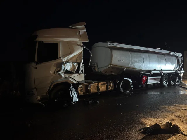 İstanbul-İzmir Otoyolu Trafik Kazası: Tır Kazası Deprem Etkisi Yarattı