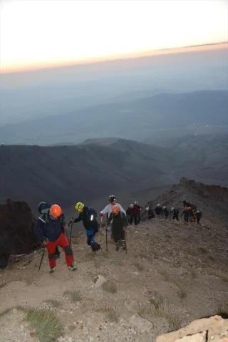 Erciyes’in Zirvesinde Kıbrıs Şehitlerine Anlamlı Anma