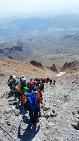 Erciyes’in Zirvesinde Kıbrıs Şehitlerine Anlamlı Anma