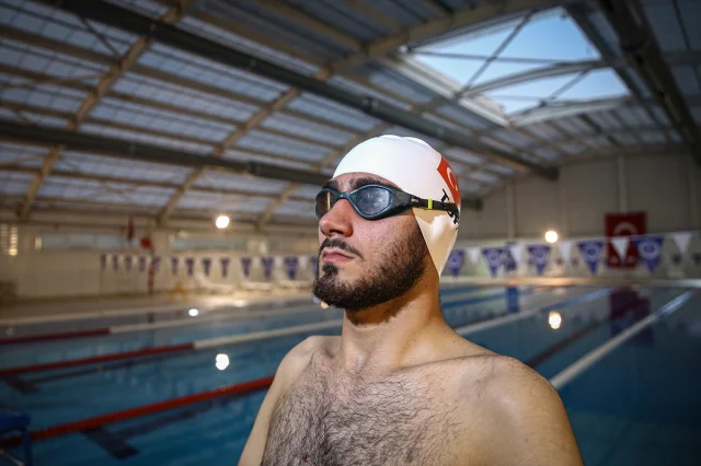 Paralimpik Yüzücü Serhat Polat'ın Olimpiyat Hayali: Çifte Antrenmanla Hedefe Yürüyüş