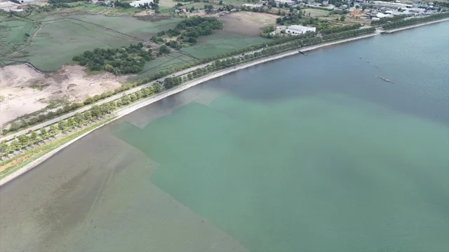 İzmit Körfezi'nde Dev Çamur Temizliği Projesi Hızla İlerliyo...