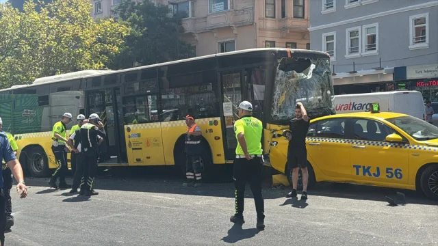 Beyoğlu'nda Zincirleme Trafik Kazası Kaos Yarattı