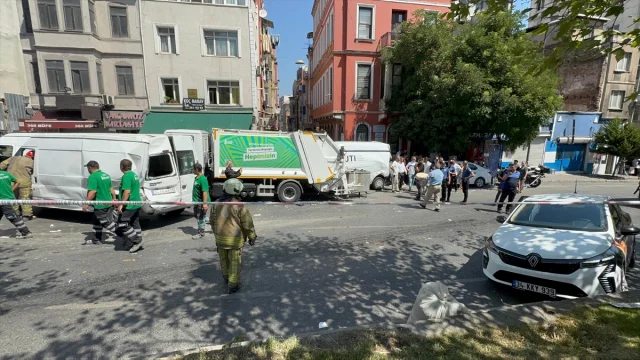 Beyoğlu'nda Zincirleme Trafik Kazası Kaos Yarattı