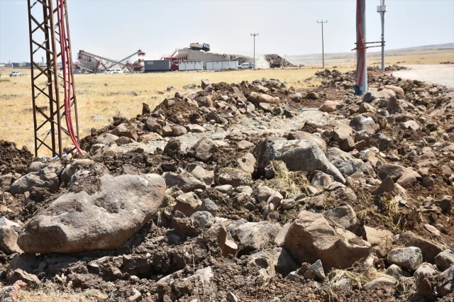 Şırnak'ta Taşlar Tarıma Kazandırılıyor, Köy Yolları Yenileni...