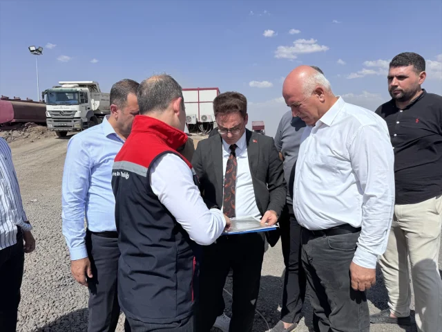 Şırnak'ta Taşlar Tarıma Kazandırılıyor, Köy Yolları Yenileniyor