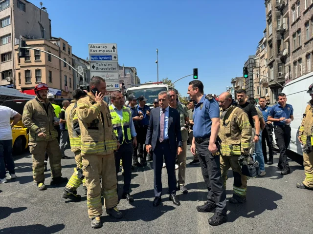 Beyoğlu'nda Zincirleme Kaza: 9 Araç Birbirine Girdi, 5 Yaralı