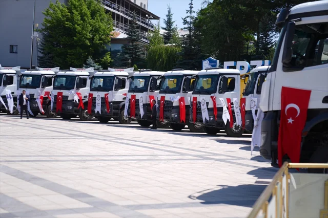 Erzurum'da 200 Milyon Liralık Araç Filosu Şehrin Hizmetine Girdi