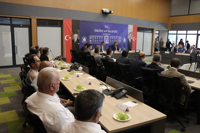 Vali Hamza Aydoğdu Erzincan’da Muhtarlarla Buluştu: Hizmet Vurgusu Yaptı