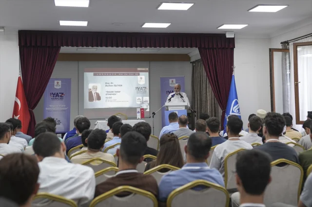 Diyanet İşleri Başkan Yardımcısı Burhan İşliyen Gençlerle Yaz Kampında Buluştu