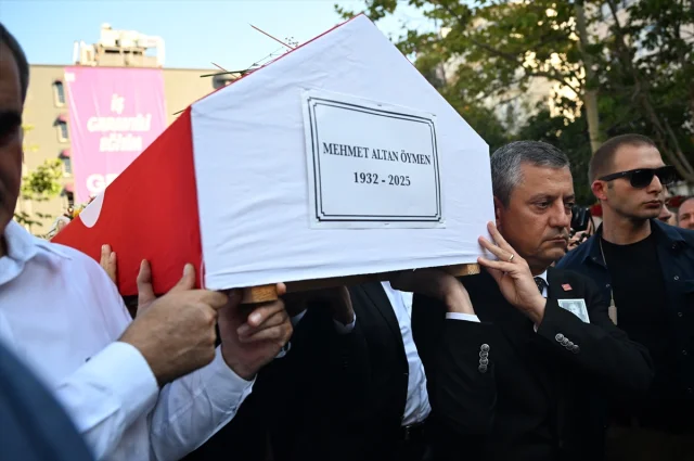 Eski CHP Lideri Altan Öymen İçin İstanbul'da Anma ve Son Yolculuk