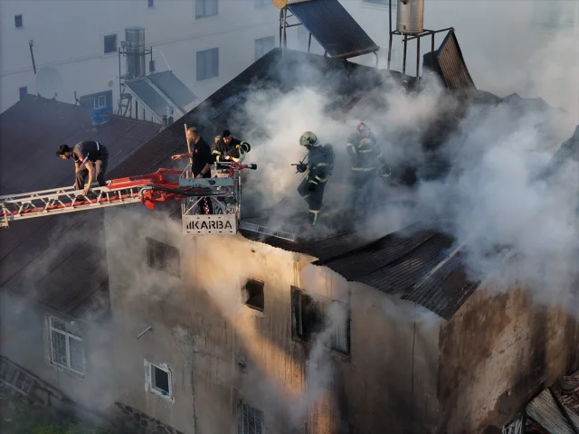 Bingöl'deki Yangın Korku Yarattı İtfaiye Hızla Müdahale Etti