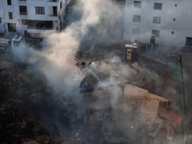 Bingöl'deki Yangın Korku Yarattı İtfaiye Hızla Müdahale Etti