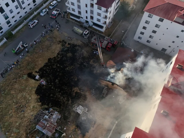 Bingöl'deki Yangın Korku Yarattı İtfaiye Hızla Müdahale Etti