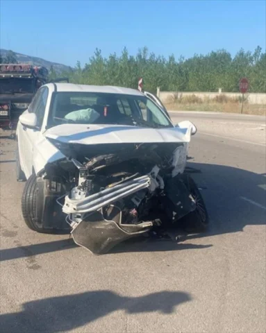 Tokat'ta İki Otomobil Çarpıştı: Altı Kişi Hastaneye Kaldırıl...