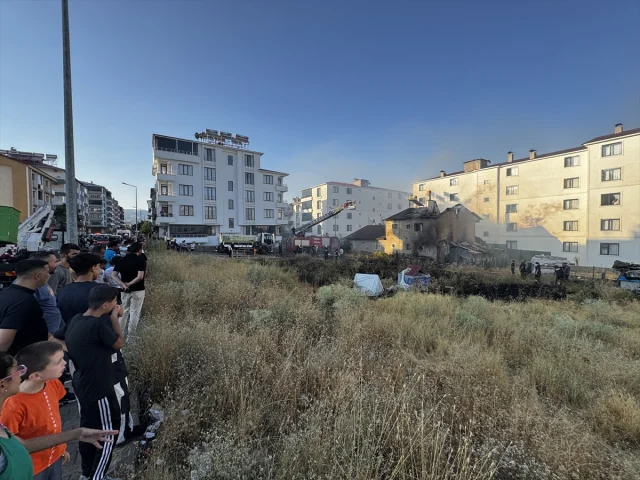 Bingöl'deki Yangın Korku Yarattı İtfaiye Hızla Müdahale Etti