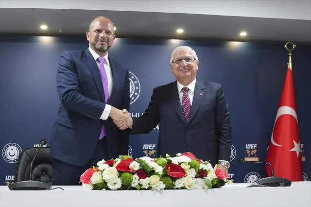 Milli Savunma Bakanı Güler ve Belçikalı Mevkidaşı Francken İstanbul'da Bir Araya Geldi
