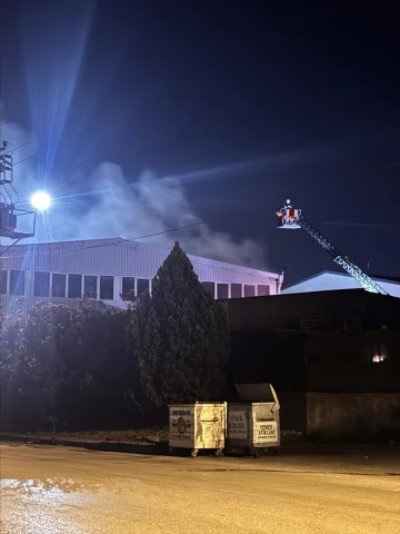 Kocaeli'de Fabrikada Çıkan Yangın Korkuttu