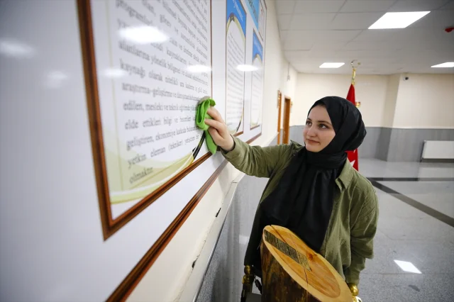 Temizlik Personeli Hacer'in Azmi Tıp Hayalini Gerçekleştirdi
